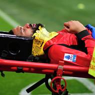 Ruben Loftus-Cheek je odvážen na nosítkách. 