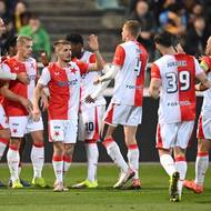 Fotbalisté Slavie slaví první branku na půdě Dukly 