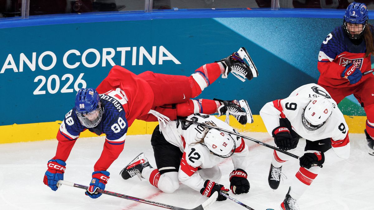 Jinak z vesnice, jinak na zimáku. České hokejové týmy řeší tradiční komplikaci
