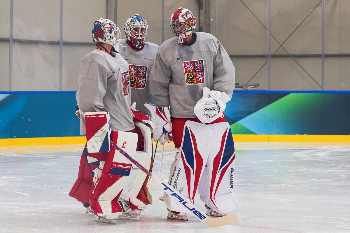 Čeští brankáři. Zleva Lukáš Dostál, Karel Vejmelka a Daniel Vladař.