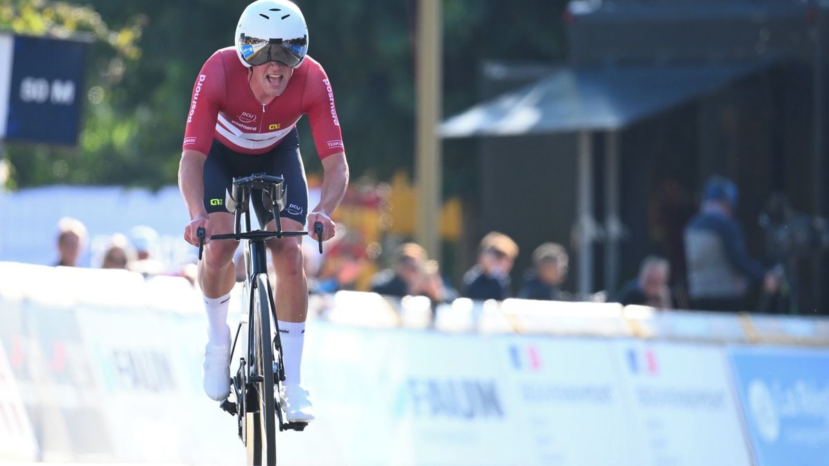 Cyklista Pedersen si při prvním startu v sezoně zlomil zápěstí a klíční kost