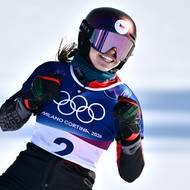 Zuzana Maděrová v paralelním obřím slalomu postoupila do semifinále. Ester Ledecká chvíli předtím vypadla.