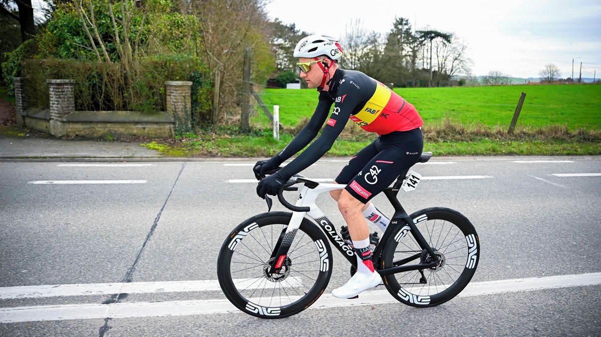 Moje jaro skončilo, než pořádně začalo. Pogačarův důležitý pomocník si zlomil klíční kost