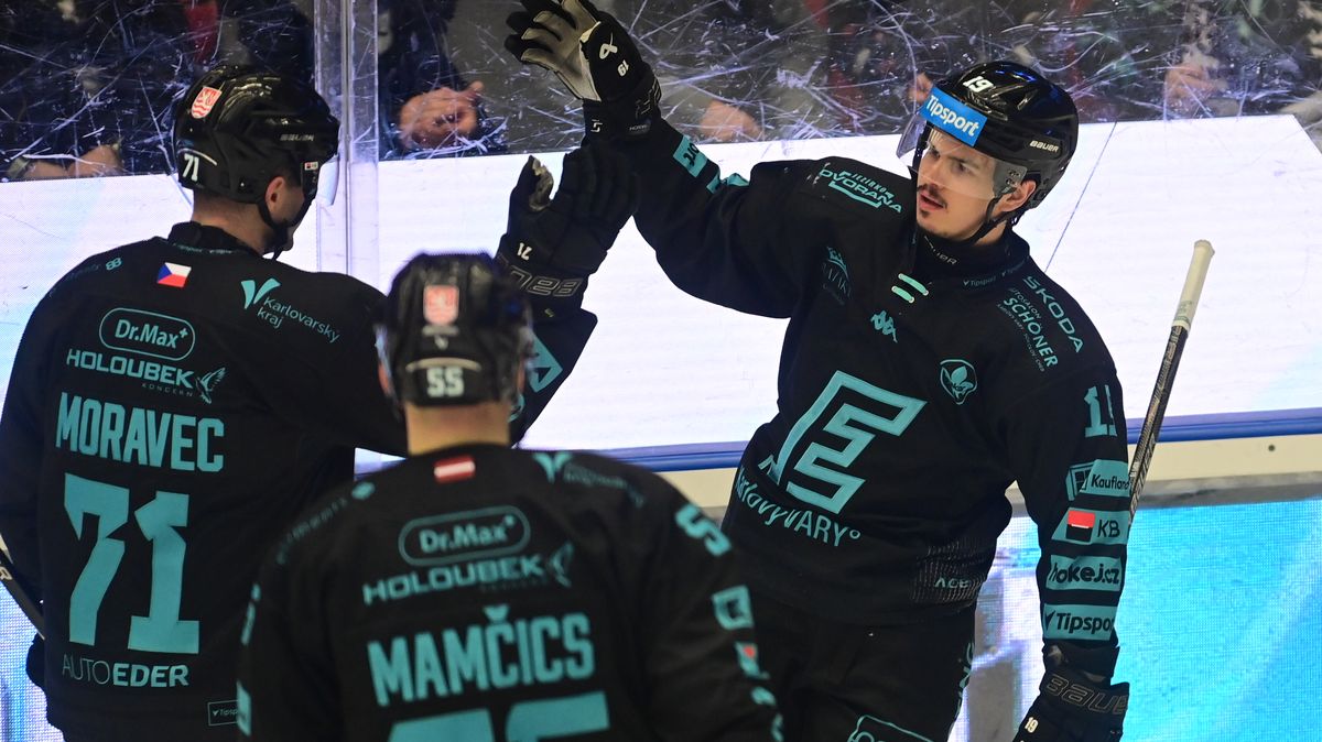 HOKEJ ONLINE: Karlovy Vary šokují Pardubice! Kometa rychle srovnává. Sparta s Hradcem zabojuje o první čtyřku