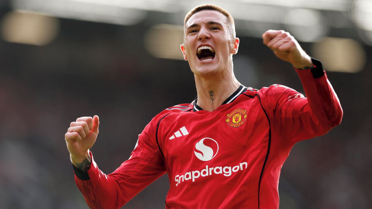 Manchester United slaví po obratu výhru. V tabulce se posunul na třetí místo