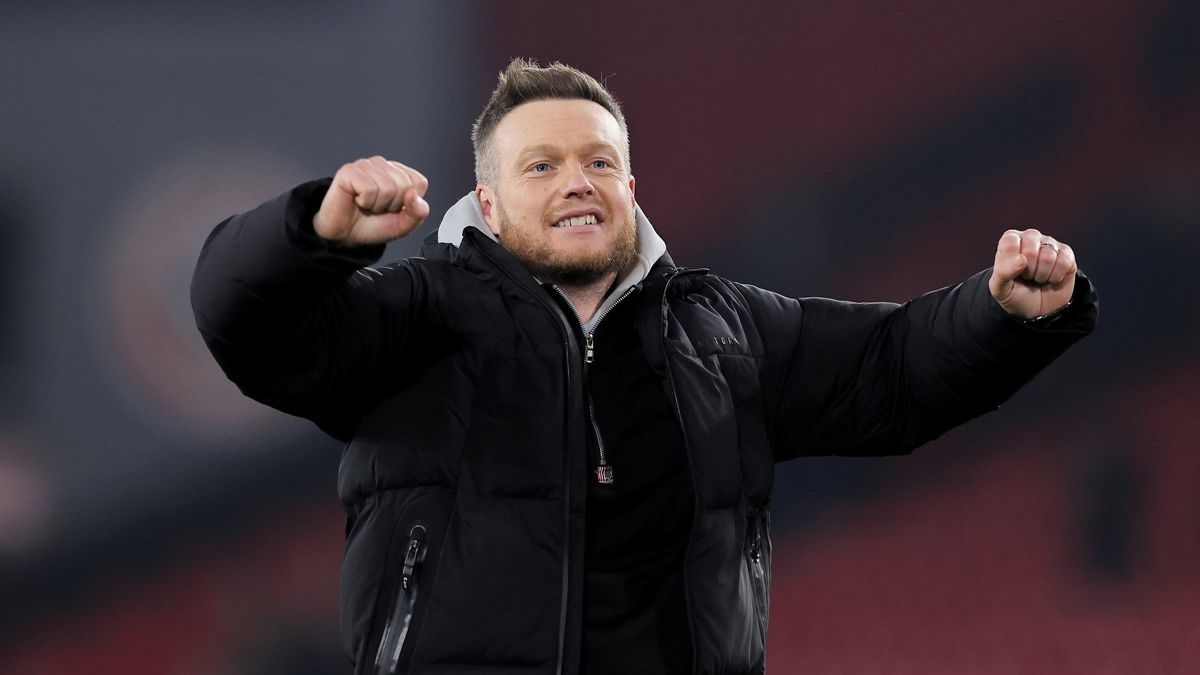 Z tělocvikáře až do boje o Premier League. Švédský trenér píše nevídaný příběh