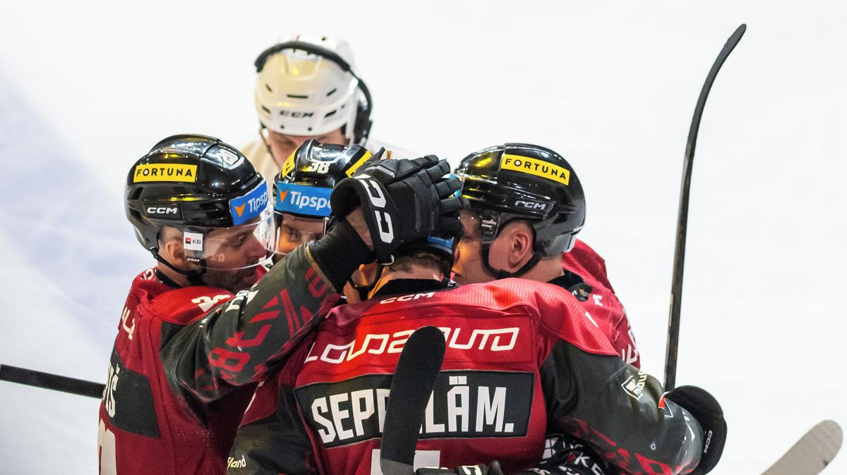 HOKEJ ONLINE: Sparta bleskově srovnává! Tvrdá bitka v Budějovicích. Třinec usiluje o postup, Vary vedou