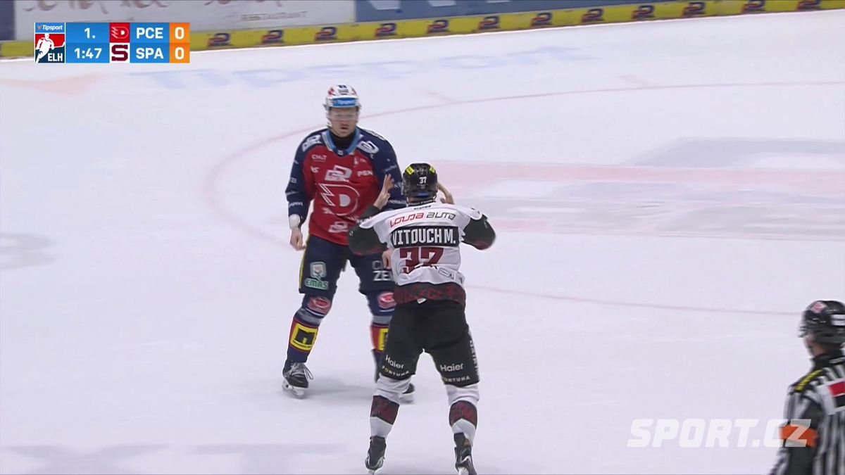 Pardubický ranař dvakrát shodil rukavice. Nebojí se nikoho, ocenil kouč. Kapitán se poháru dotkl