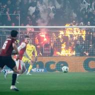 V kotli Slavie hořel transparent. 