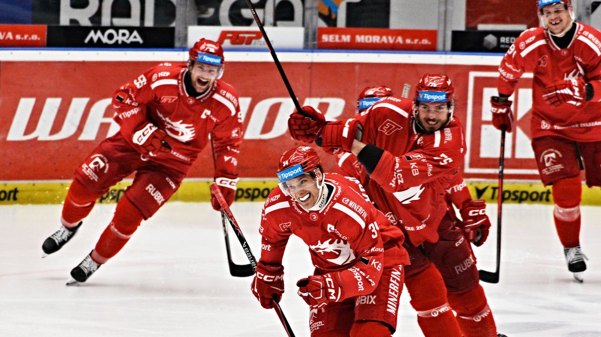 Třinec a Vary slaví postup do čtvrtfinále, Kometa ho má na dosah! Sparta blízko překvapivému krachu 