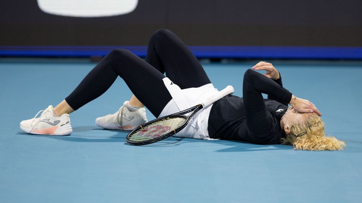 Frustrovaná Siniaková opouštěla kurt v slzách. Jejímu chování se divila i Navrátilová