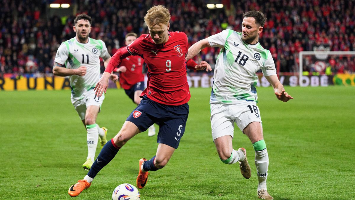 Vždyť sebou mrsknul o zem! Irové těžce koušou klíčový verdikt rozhodčích v Edenu