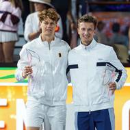 Dva nejlepší tenisté turnaje v Miami: vítěz Jannik Sinner (vlevo) a Jiří Lehečka