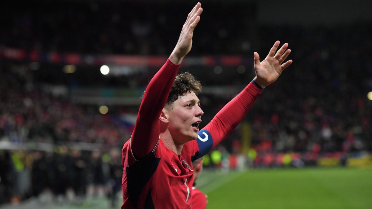 Krejčí, dobrák od kosti! Kapitán reprezentace pomohl nečekanému vetřelci