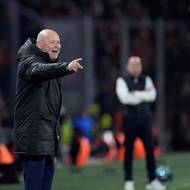 Miroslav Koubek při snaze odolat dánskému tlaku.