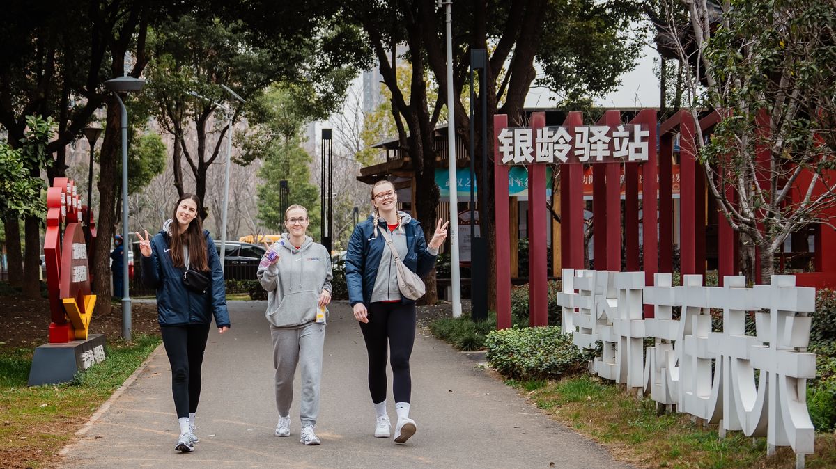 Holešínská potkala krajanky až na letišti v Číně. Na další hráčky reprezentace ještě čeká