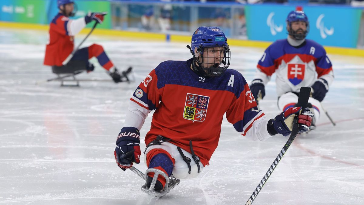 Pátek třináctého chtějí Češi proměnit ve šťastný den, v cestě do finále stojí USA