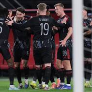 Sparťané slaví vyrovnání v úvodu druhé půle.