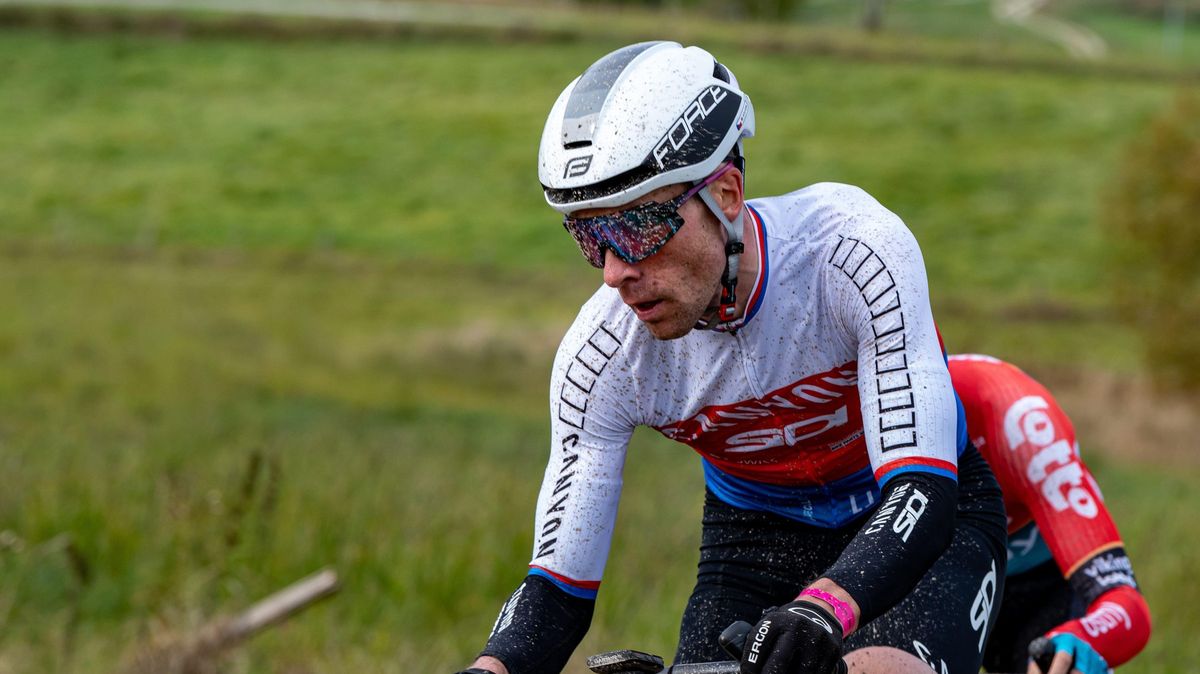 Biker Stošek s belgickým spolujezdcem brali druhé místo