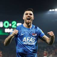 Kanonýr Alkmaaru a Irska Troy Parrott