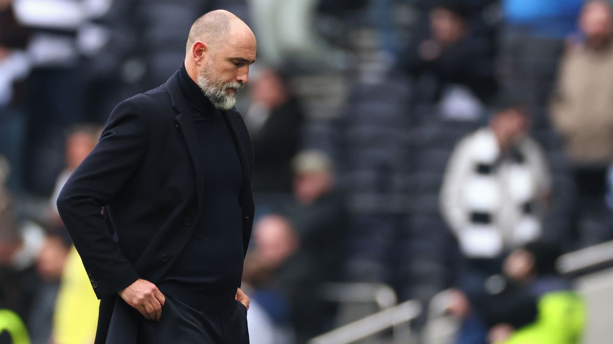 Tottenham se trápí na hřišti i mimo něj. Po debaklu s Nottinghamem zasáhla trenéra smutná zpráva