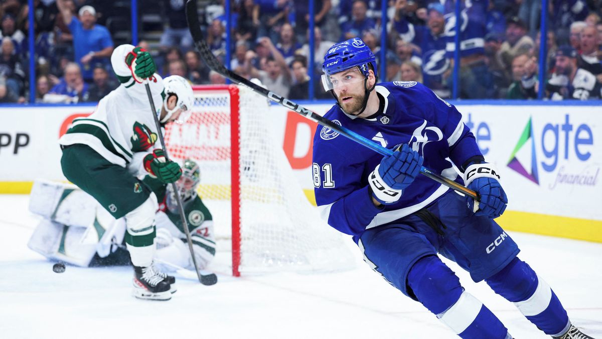 Slovenský bek kuriózně rozhodl o výhře svého týmu v NHL. Přesnou ranou rozbil kameru