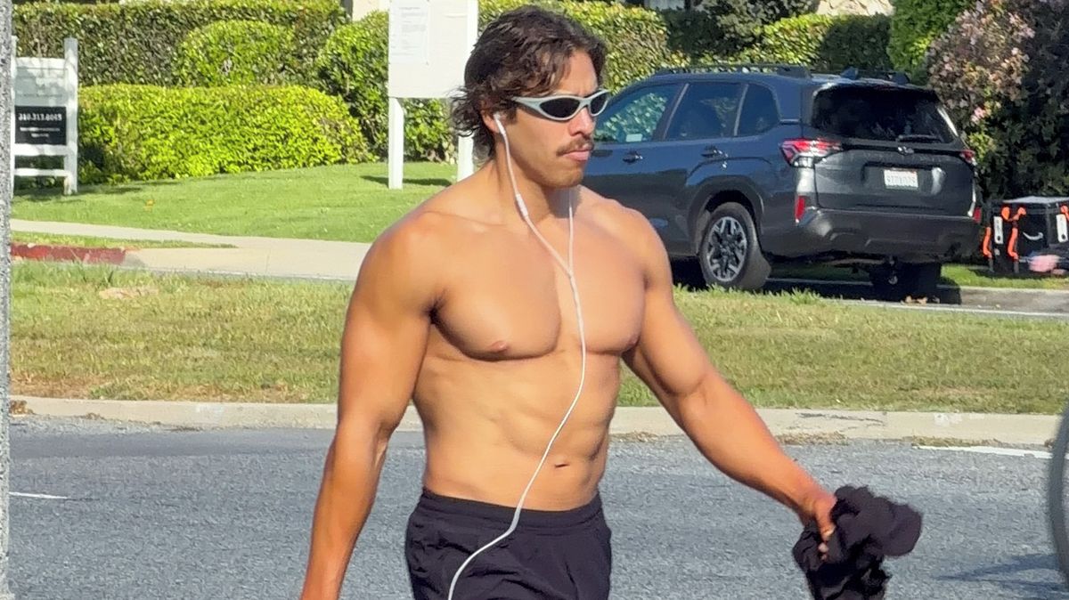 Schwarzeneggerův syn se také vrhl na kulturistiku. V první soutěži získal tři prvenství