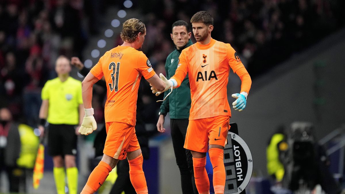 Kinský střídal po dvou chybách už po sedmnácti minutách. Experti krok trenéra kritizují