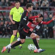 Kaan Kairinen odzbrojuje Ro-Zangela Daala.