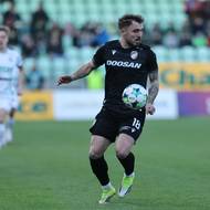 Záložník Plzně Tomáš Ladra během čtvrtfinále poháru na půdě Karviné 