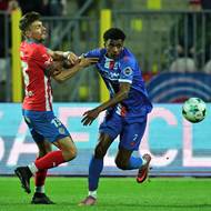 Záložník Zbrojovky Jiří Texl a Abdurrahmán Al-Mušajfrí z Artisu si nic nedarovali.