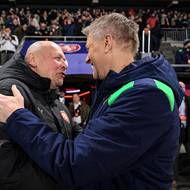 Miroslav Koubek si po zápase popřál s Heimirem Hallgrimsonem.