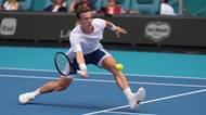 TENIS ONLINE: Lehečka v největším finále kariéry ztratil první set, záhy duel přerušil déšť