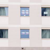 Okna české části v paralympijské vesnici