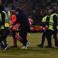 Nucené střídání Mohuče. Silas opustil hřiště na nosítkách.