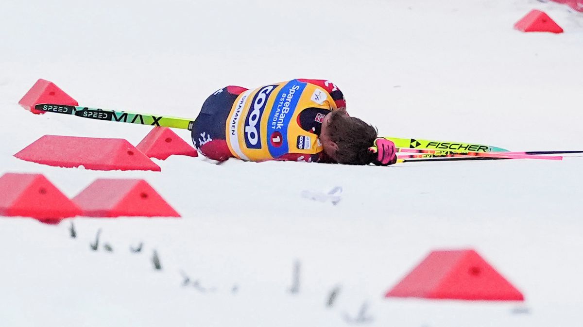 Klaebo při pádu ve sprintu utrpěl otřes mozku a musí vynechat sobotní maraton