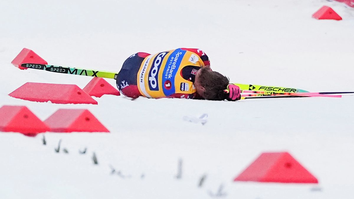 Klaebo při pádu ve sprintu utrpěl otřes mozku a musí vynechat sobotní maraton