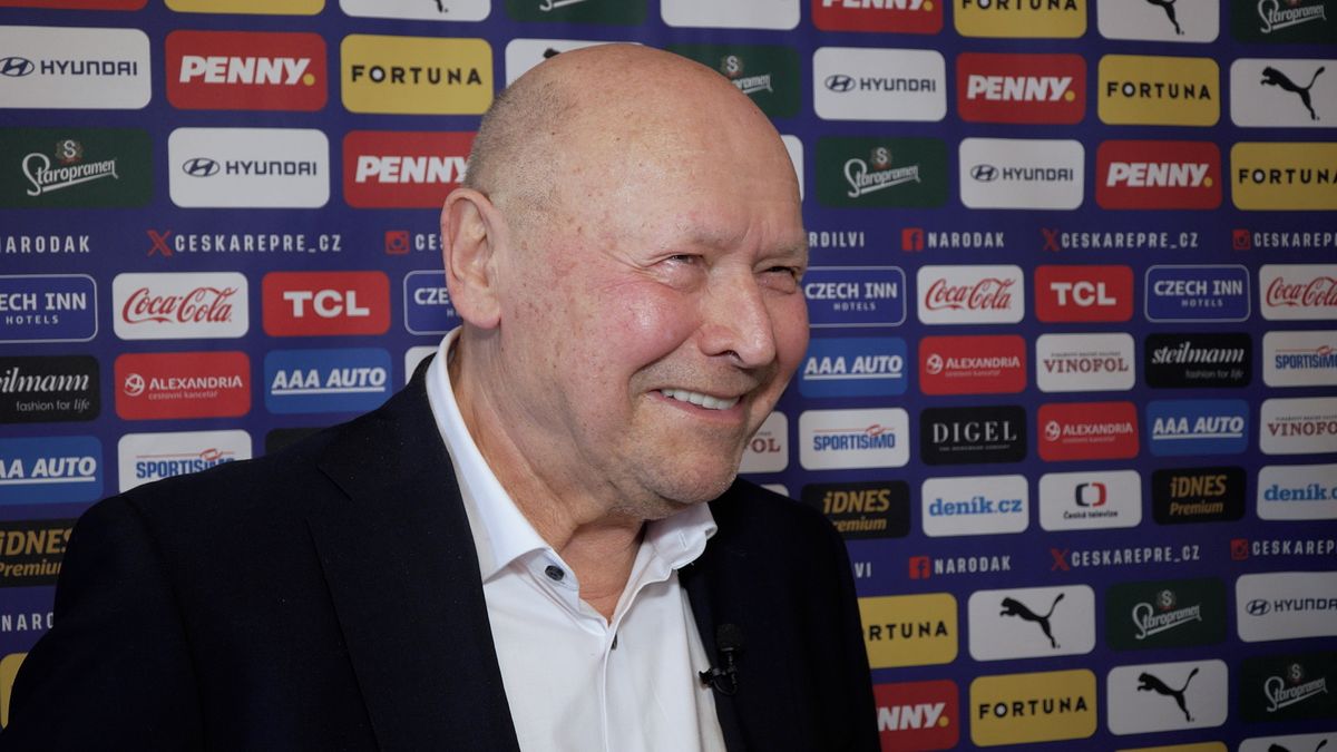 Trenér Koubek se diví: Je nedůstojné, co jsem četl o Nedvědovi