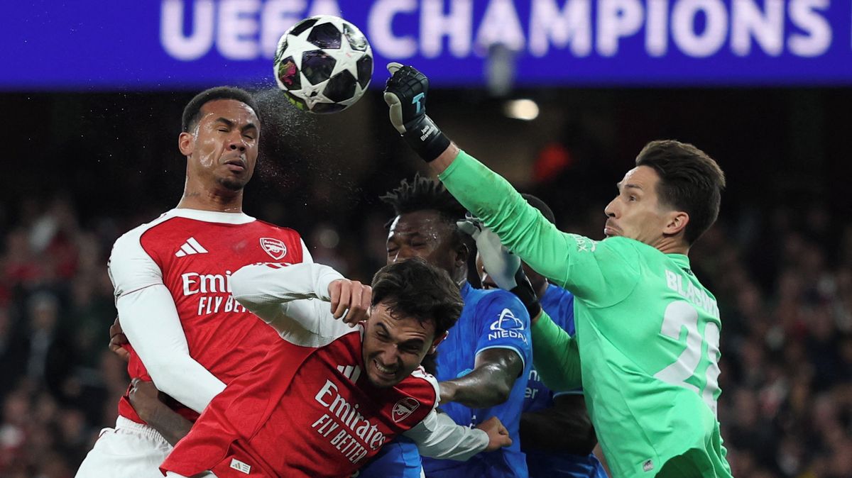 FOTBAL ONLINE: Schickův Leverkusen v boji o čtvrtfinále Ligy mistrů prohrává. Velké problémy mají Chelsea a Manchester City. Sporting zaznamenal historický obrat