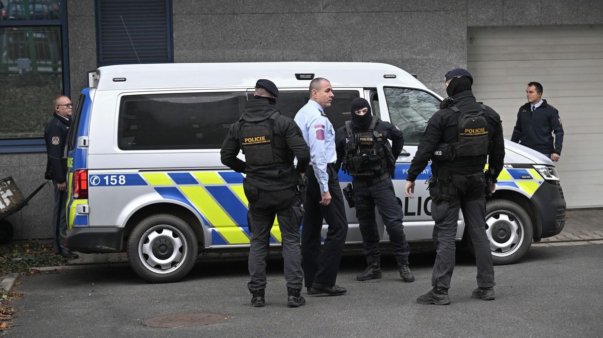 Žalobci žádají vazbu pro pět z 32 obviněných ve fotbalové korupční kauze