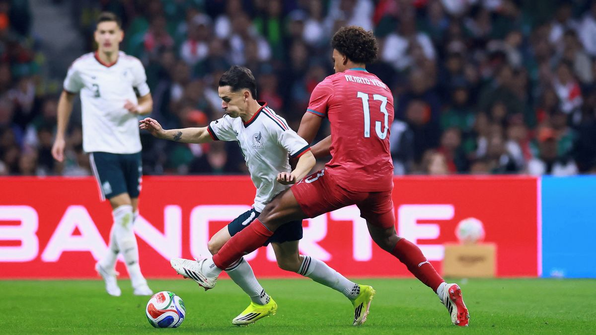 Mexiko otevřelo zrekonstruovaný Aztécký stadion remízou s Portugalskem, zápasu předcházela tragédie