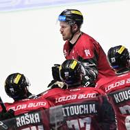 Filip Chlapík ze Sparty slaví branku Sparty v sedmém zápase