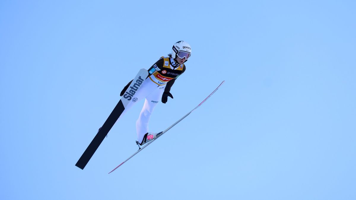 Skokanka na lyžích Prevcová potřetí za sebou ovládla Světový pohár
