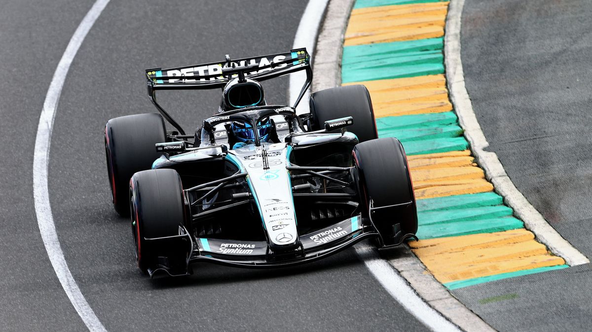 První letošní pole position patří Russellovi. Verstappen už v úvodní části boural