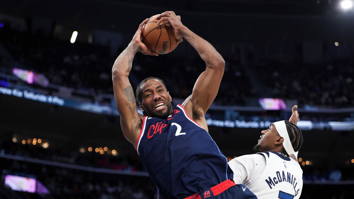 Leonard srazil 45 body Minnesotu, Jokič se opět blýskl triple doublem