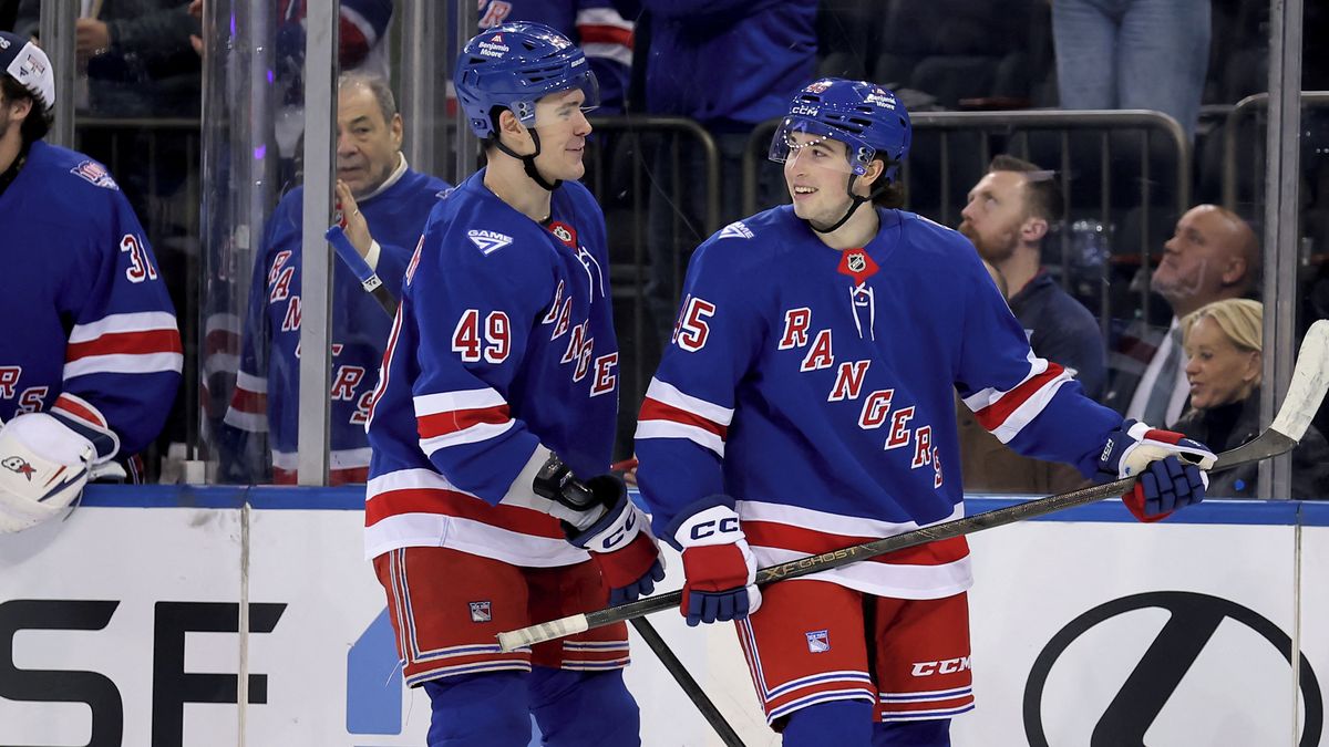 Chmelař si při demolici připsal první asistenci. Bývalý gólman Komety se poprvé v NHL objevil na lavičce