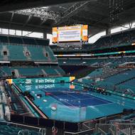 Začátek duelu se kvůli silnému dešti zpozdil o hodinu a půl