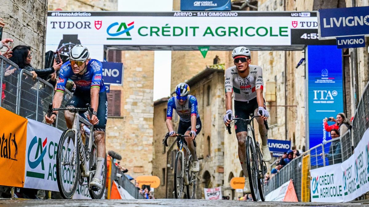 Druhou etapu závodu Tirreno-Adriatico komplikoval déšť. Ovládl ji van der Poel