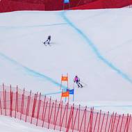 V rychlostních disciplínách se z kopce řítí až rychlostí 130 km/h