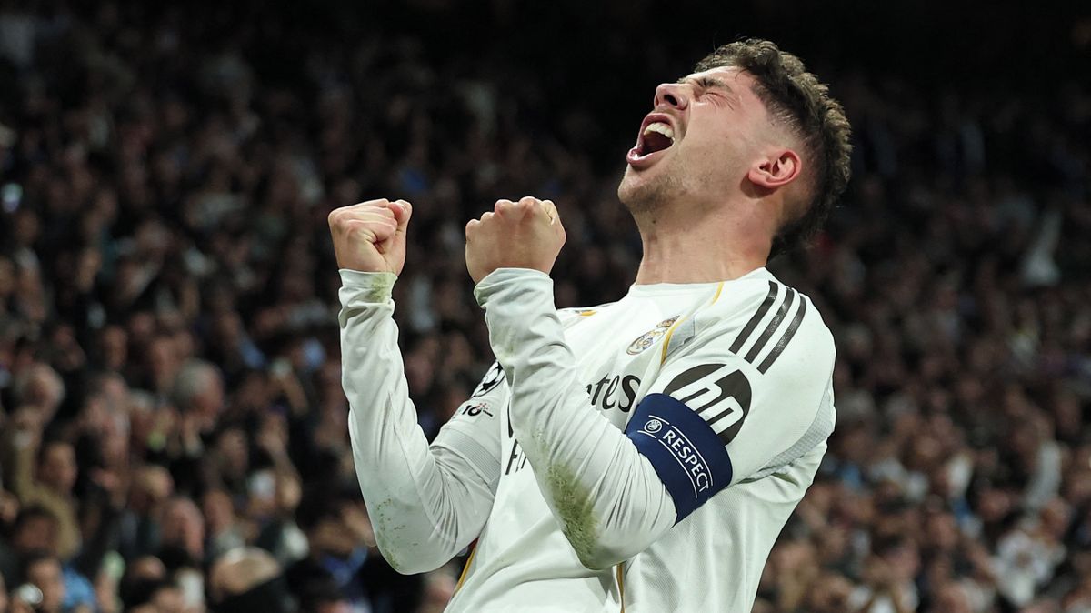 FOTBAL ONLINE: Hattrick kapitána během poločasu! Real Madrid ve šlágru jasně vládne. Arsenal zachránila penalta